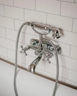 Badkarsblandare med handdusch - Kensington krom