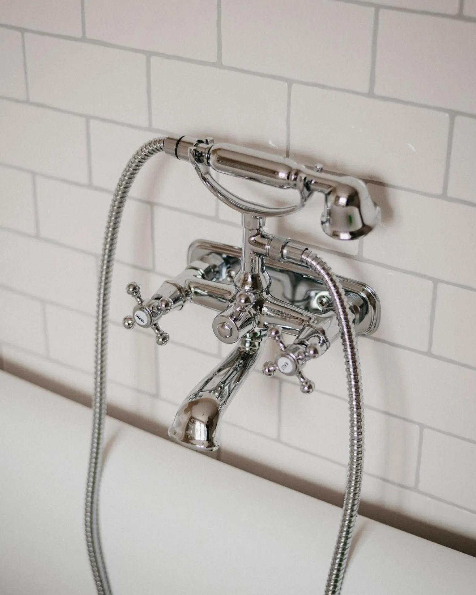 Badkarsblandare med handdusch - Kensington krom