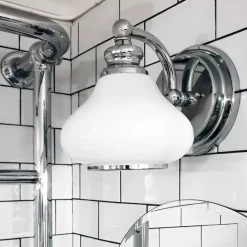 Badrumslampa - Vägglampa Frogmore krom/vit