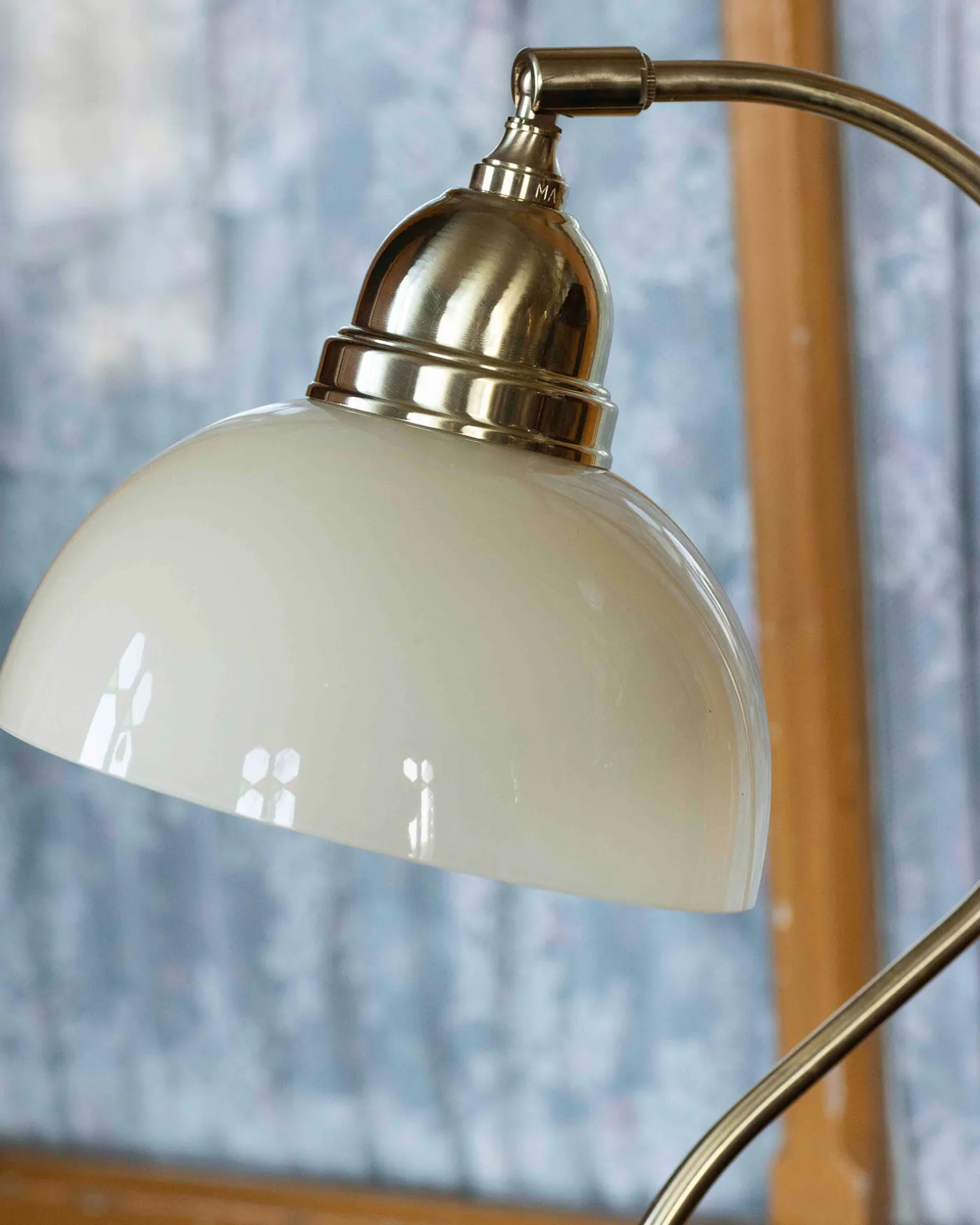 Bordslampa - Lagerlöf mässing, benvit skärm