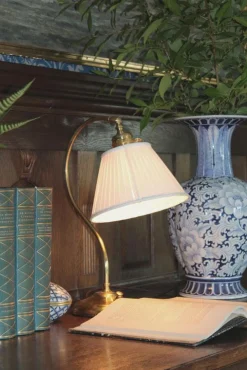 Bordslampa - Lagerlöf mässing, vit tygskärm