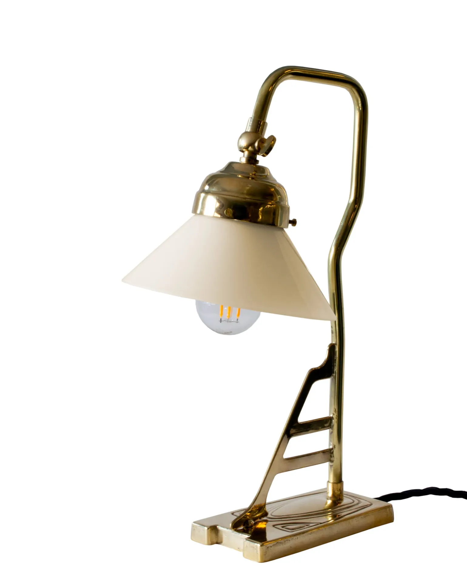 Bordslampa mässing - Modell 1900 med benvit skärm