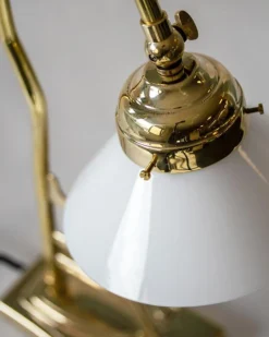 Bordslampa mässing - Modell 1900 med vit skärm