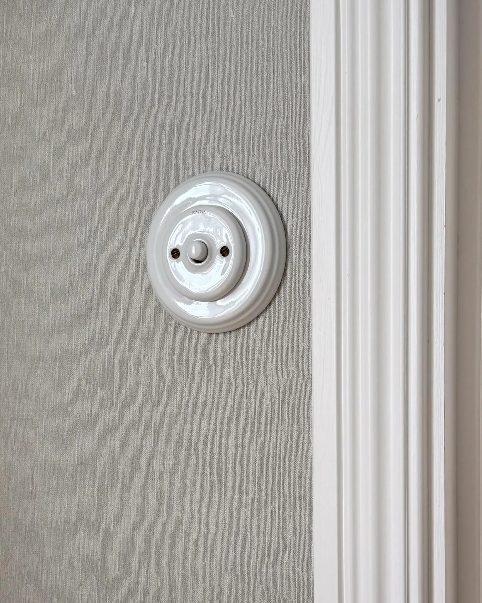 Dimmer - Enkel tryckknapp vitt porslin