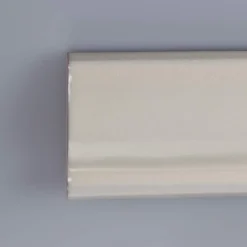 Kakel Mayfair - Krackelerad antikvit bröstlist 5 x 13 cm blank, lätt vågigt
