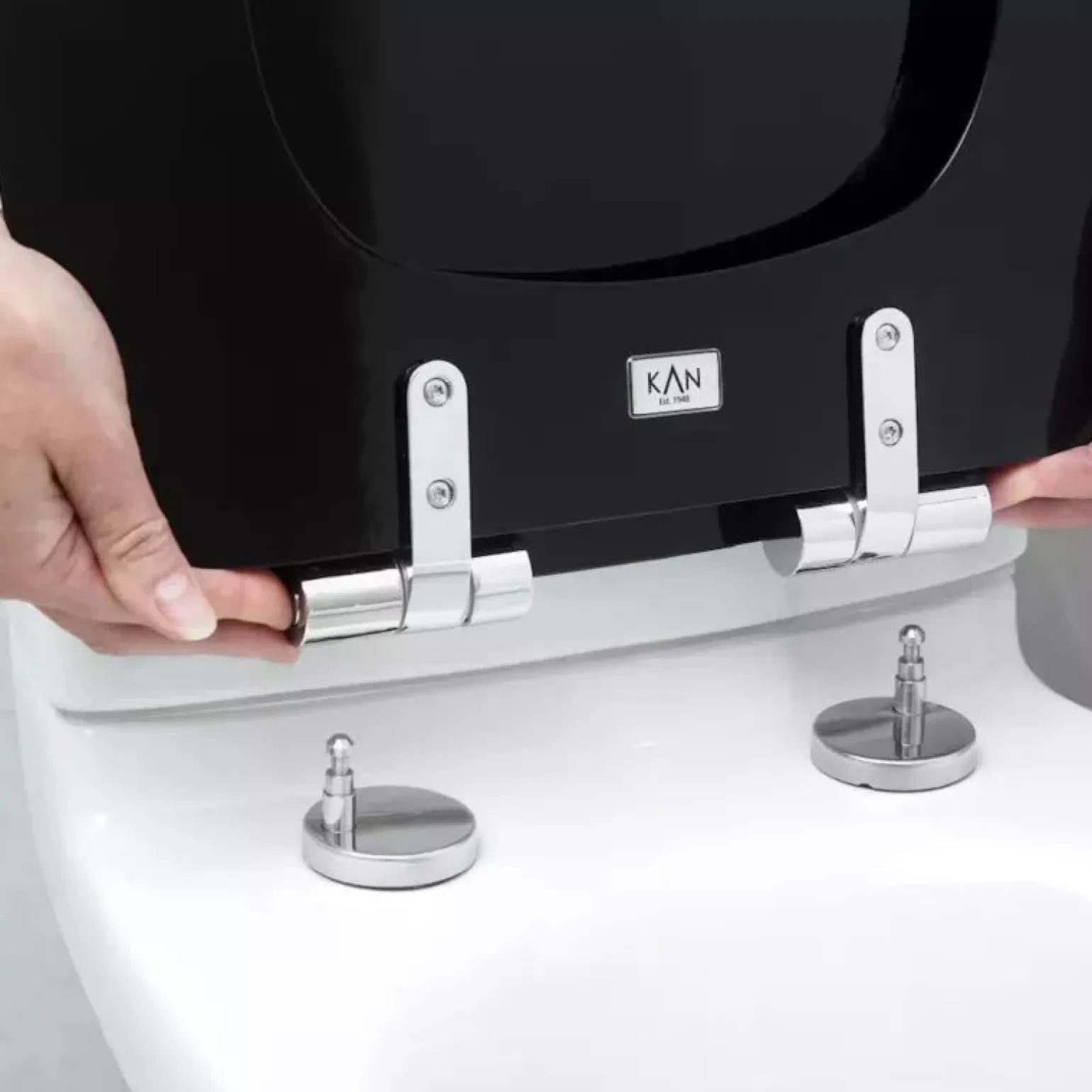 Mjukstängade toalettsits - KAN, Vit/krom