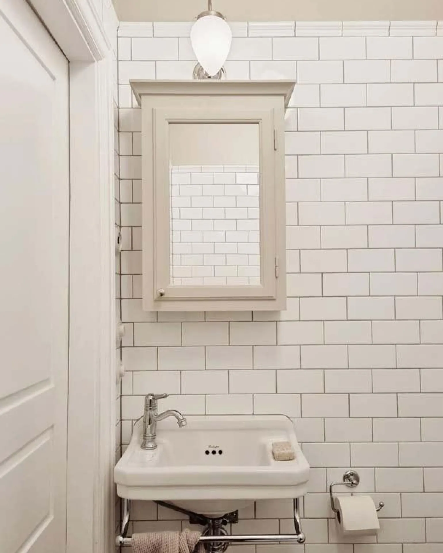 Tvättställ Burlington - Edwardian JR 51 cm med handduksstång