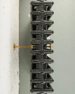 Väggfäste/Tippskydd för radiator - Mässing