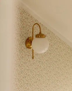Vägglampa - Blomberg 80 mässing, klot opalvit