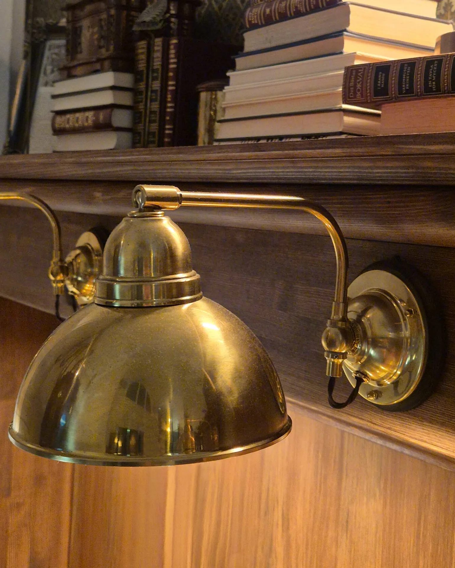 Vägglampa - Gripenberg mässingsskärm, brun