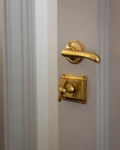 WC-regel rund för modern dörr - Toalettlås mässing
