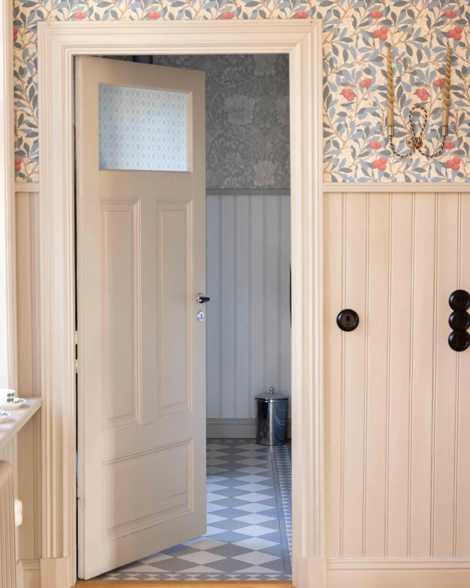 William Morris & Co. Tapet - Arbutus Woad/Russet