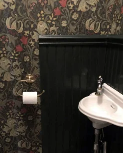 William Morris & Co. Tapet - Golden Lily Charcoal/Olive