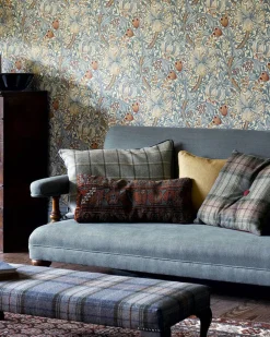 William Morris & Co. Tapet - Golden Lily Green/Red
