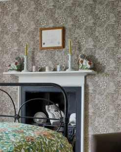 William Morris & Co. Tapet - Marigold Chocolate/Cream