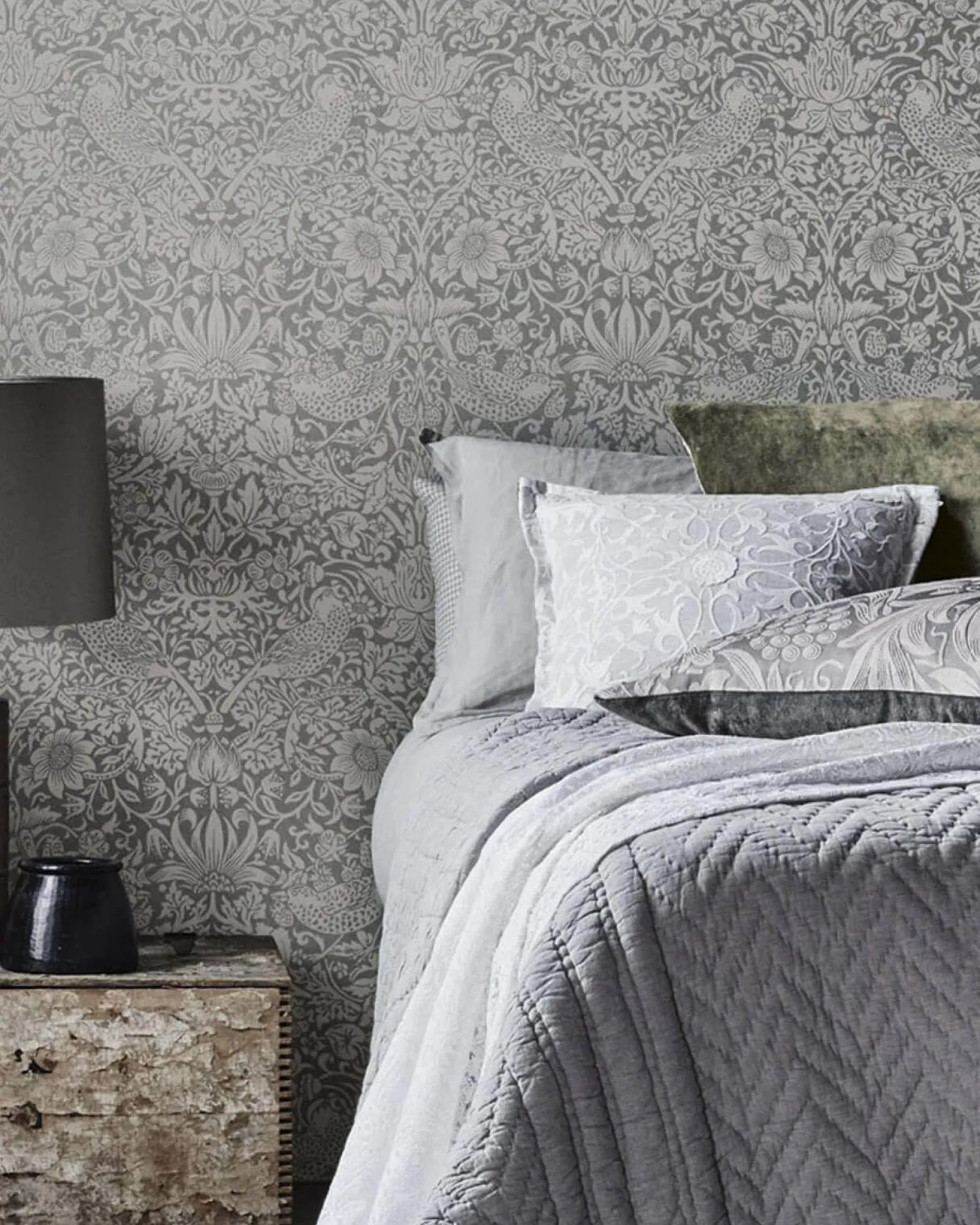 William Morris & Co. Tapet - Pure Strawberry Thief Taupe/Gilver